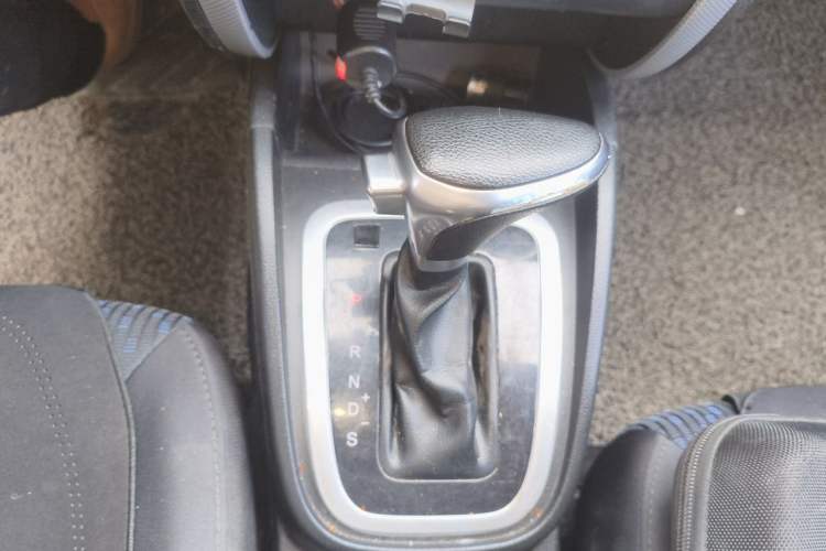 Used Bestune B30 2017 1.6L Automatic Luxury Model Gear Lever