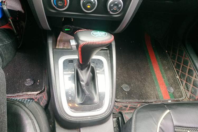 Used Bestune B30 2017 1.6L Automatic Luxury Model Gear Lever