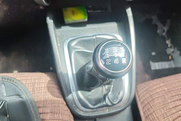 Used Bestune B30 2017 1.6L Manual Luxury Edition Gear Lever