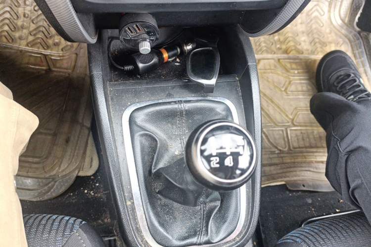 Used Bestune B30 2017 1.6L manual Comfort trim level Gear Lever