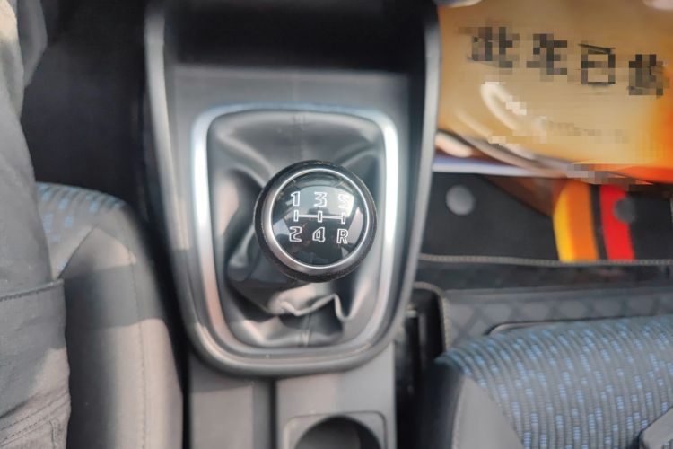 Used Bestune B30 2017 1.6L manual Comfort trim level Gear Lever