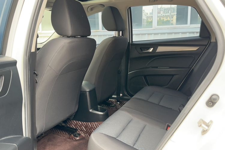 Used Bestune B30 2017 1.6L Manual Luxury Edition Interior 2
