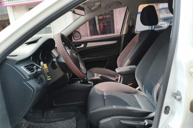 Used Bestune B30 2017 1.6L manual Comfort trim level Left Front Seat