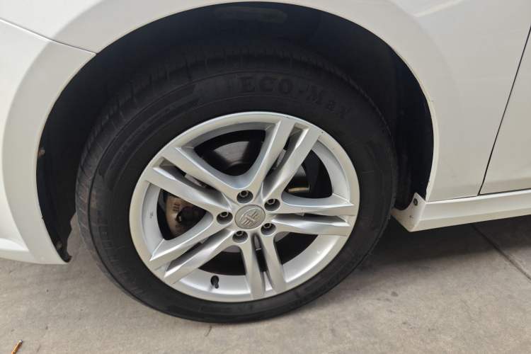 Used Bestune B30 2017 1.6L Automatic Prestige Edition Left Front Wheel Hub