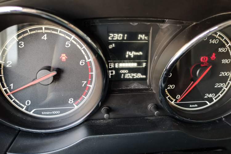 Used Bestune B30 2017 1.6L Automatic Luxury Model Odometer Close Up