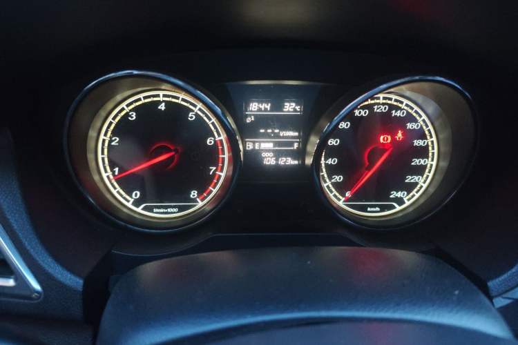 Used Bestune B30 2017 1.6L manual technology version Odometer Close Up