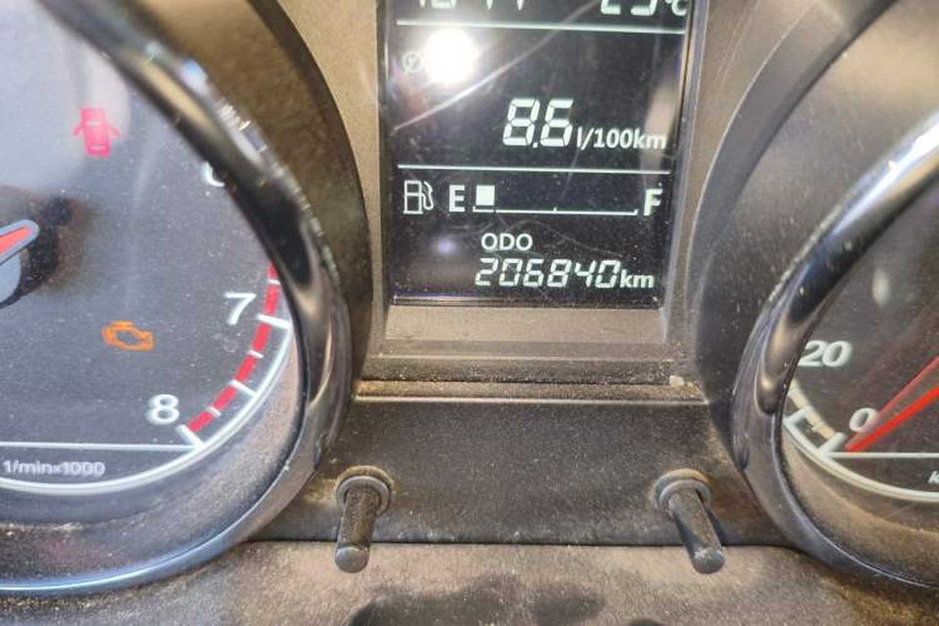 Used Bestune B30 2017 1.6L Manual Luxury Edition Odometer Close Up