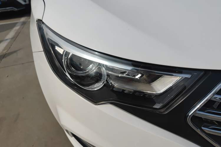 Used Bestune B30 2017 1.6L manual Comfort trim level Right Front Headlight
