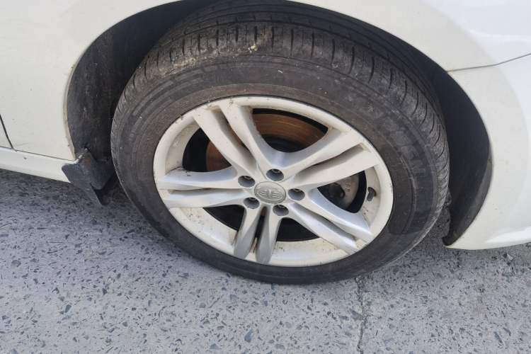 Used Bestune B30 2017 1.6L Manual Luxury Edition Right Front Wheel Hub