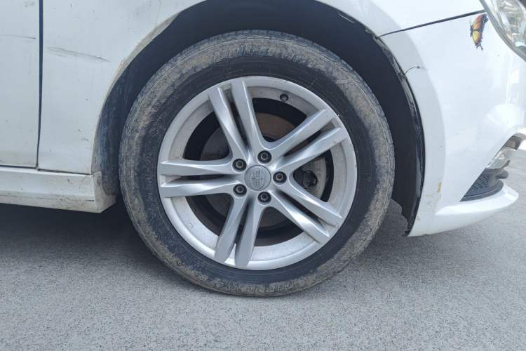 Used Bestune B30 2017 1.6L Automatic Prestige Edition Right Front Wheel Hub