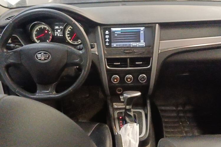 Used Bestune B30 2019 1.6L Automatic Comfort Model Center Console