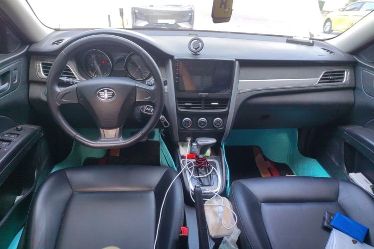 Used Bestune B30 2019 1.6L Automatic Comfort Model Center Console