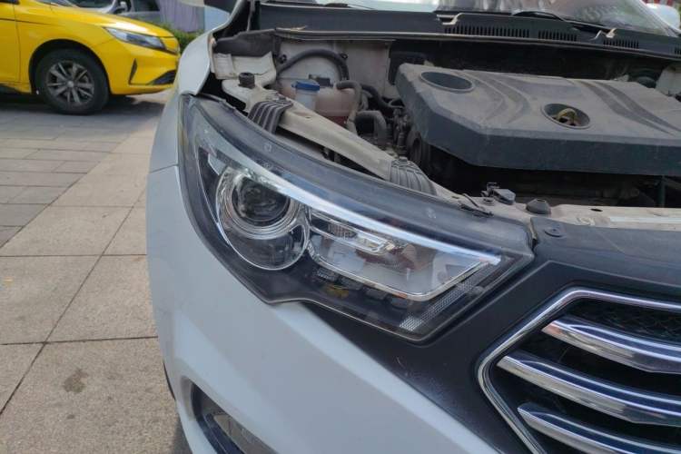 Used Bestune B30 2019 1.6L Automatic Comfort Model Right Front Headlight