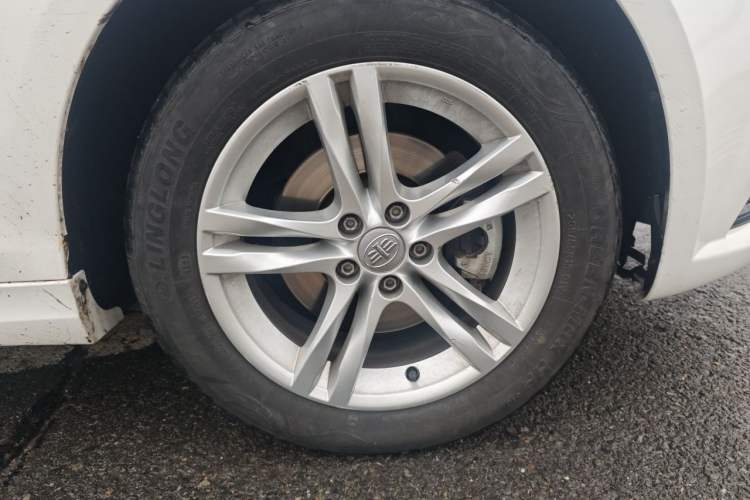 Used Bestune B30EV 2018 Comfort Model Right Front Wheel Hub