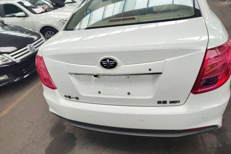 Used Bestune B50 2013 1.6L manual luxury version Exterior 4