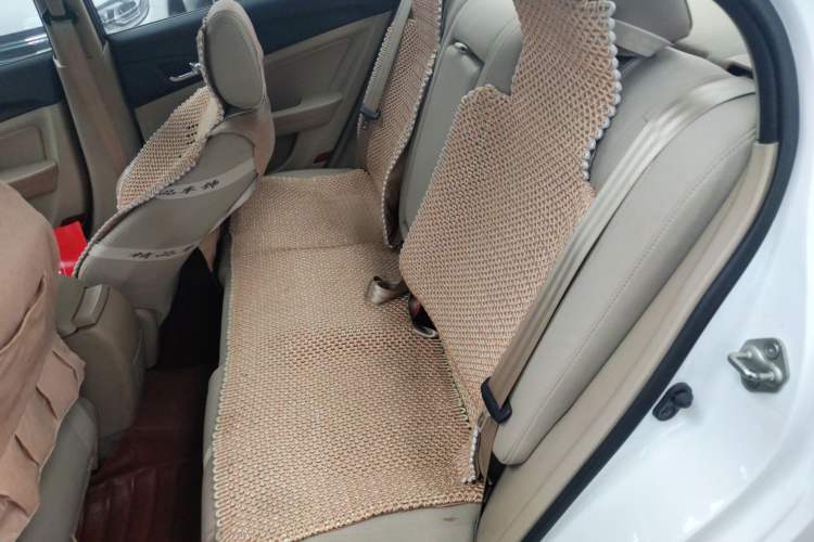 Used Bestune B50 2013 1.6L manual luxury version Interior 1