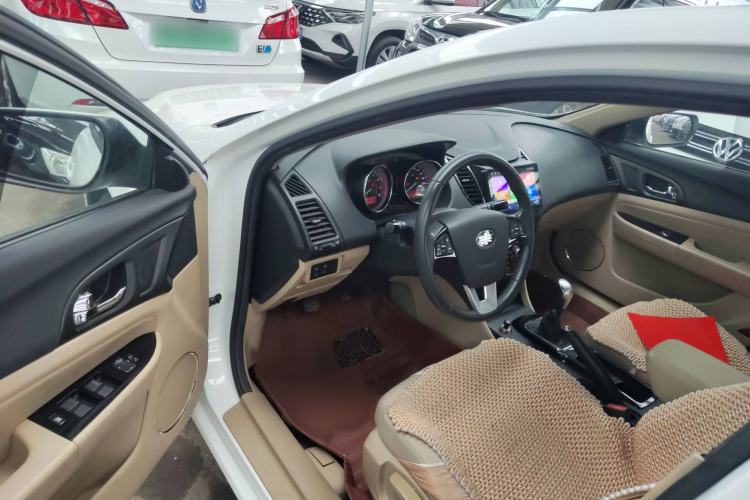 Used Bestune B50 2013 1.6L manual luxury version Interior 2