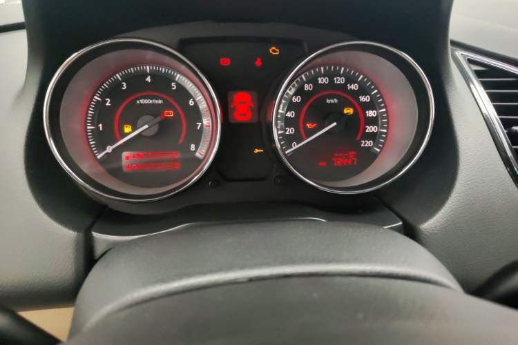 Used Bestune B50 2013 1.6L manual luxury version Odometer Close Up