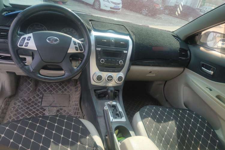 Used Bestune B50 2009 1.6 automatic prestige version Center Console