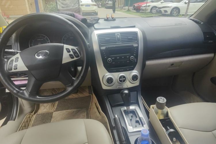 Used Bestune B50 2009 1.6 automatic luxury version Center Console
