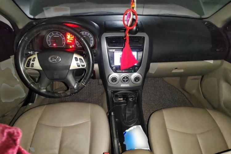 Used Bestune B50 2009 1.6 manual luxury version Center Console