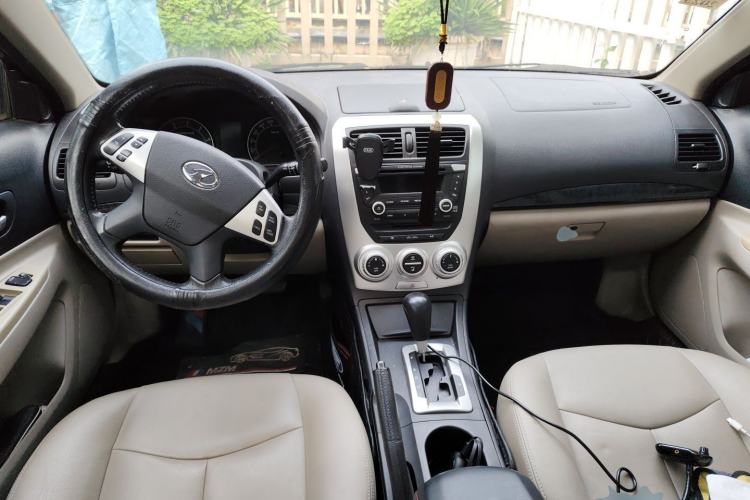 Used Bestune B50 2009 1.6 automatic prestige version Center Console