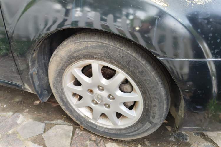 Used Bestune B50 2009 1.6 automatic prestige version Right Front Wheel Hub