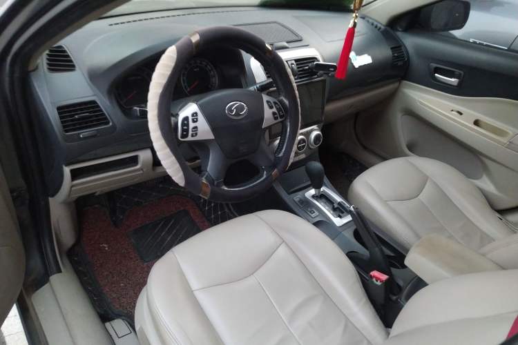 Used Bestune B50 2009 1.6 automatic luxury version Center Console