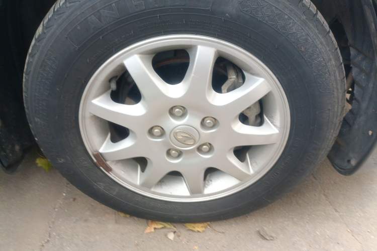 Used Bestune B50 2009 1.6 automatic luxury version Right Front Wheel Hub