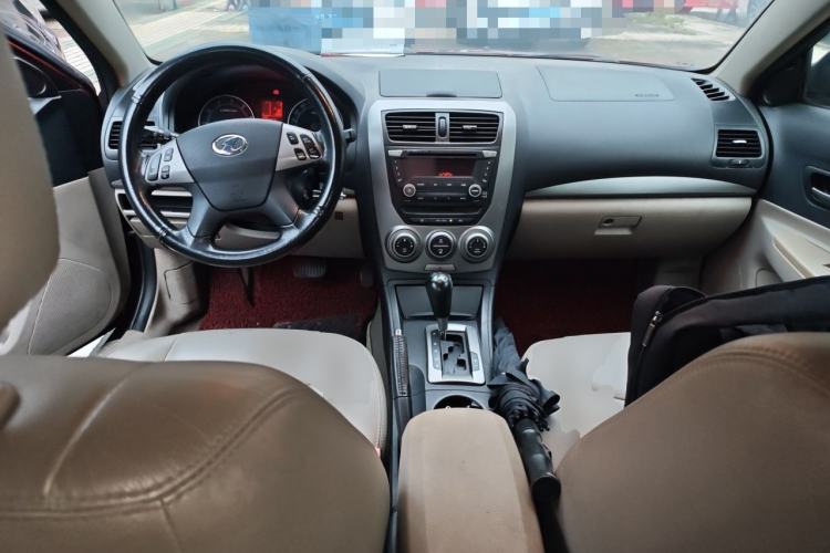 Used Bestune B50 2009 1.6 automatic luxury version Center Console