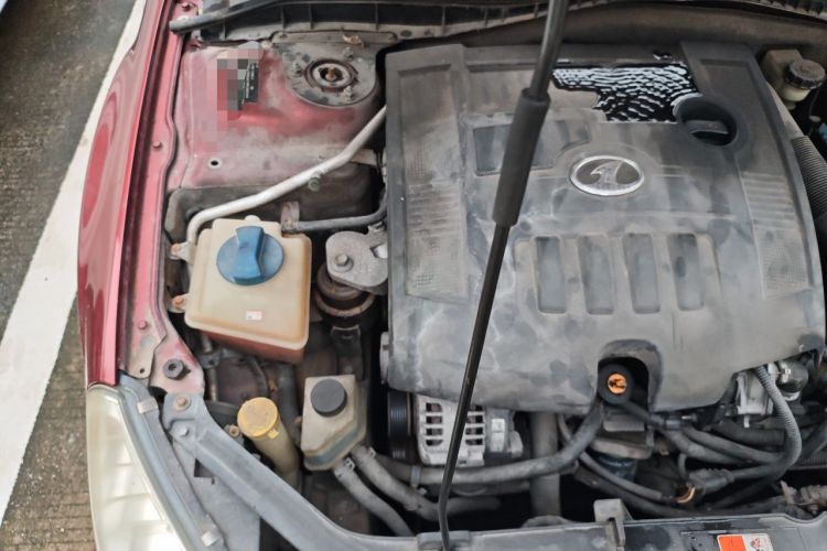 Used Bestune B50 2009 1.6 automatic luxury version Engine Bay Right