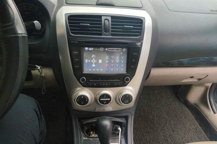 Used Bestune B50 2009 1.6 automatic luxury version Audio And AC Panel