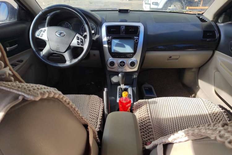 Used Bestune B50 2009 1.6 automatic prestige version Center Console