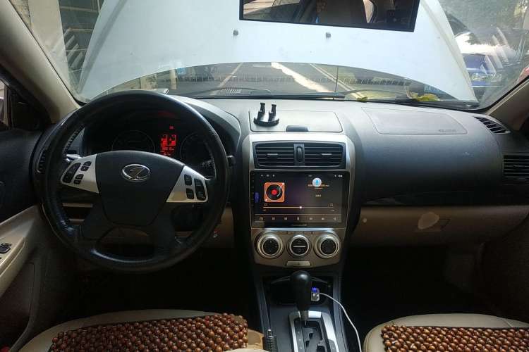 Used Bestune B50 2009 1.6 automatic luxury version Center Console
