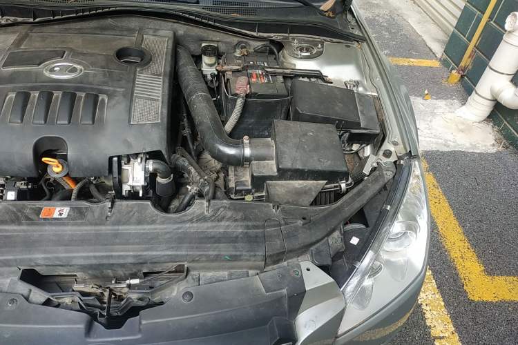 Used Bestune B50 2009 1.6 automatic luxury version Engine Bay Left