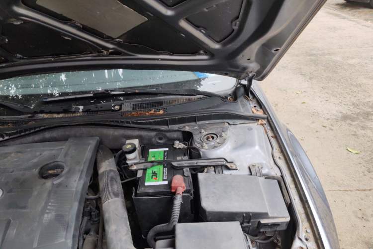 Used Bestune B50 2009 1.6 manual luxury version Engine Bay Left