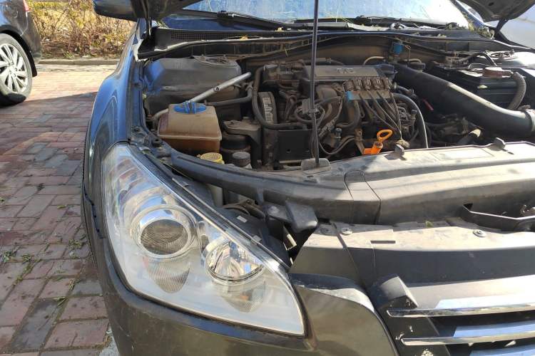 Used Bestune B50 2009 1.6 automatic prestige version Engine Bay Right