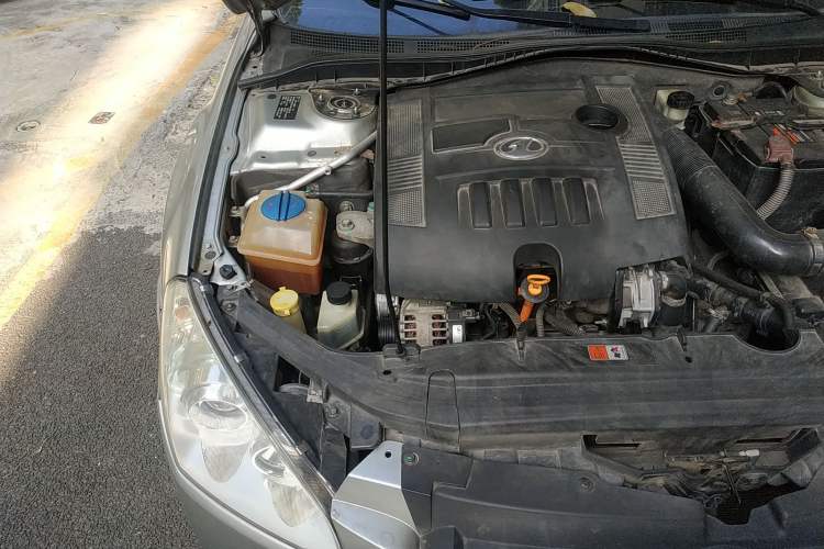 Used Bestune B50 2009 1.6 automatic luxury version Engine Bay Right