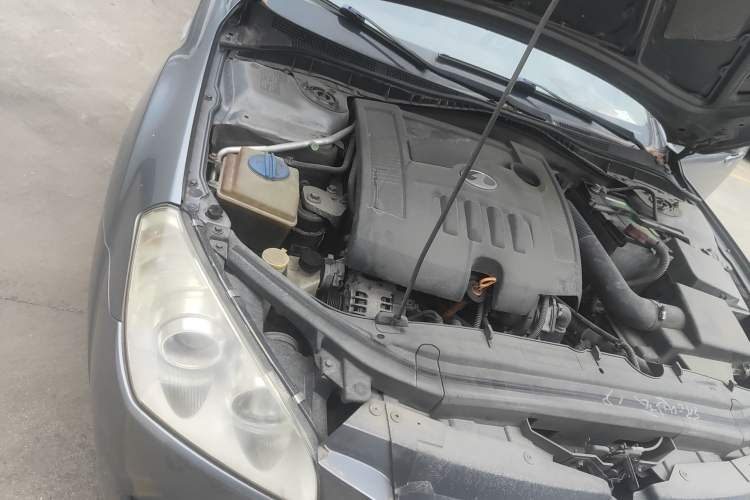 Used Bestune B50 2009 1.6 manual luxury version Engine Bay Right