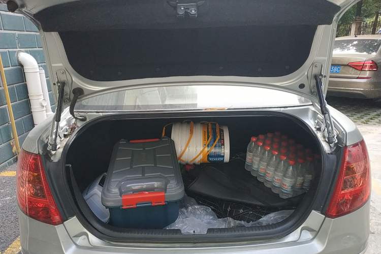 Used Bestune B50 2009 1.6 automatic luxury version Trunk