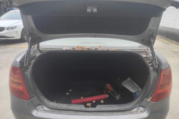 Used Bestune B50 2009 1.6 manual luxury version Trunk