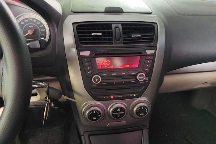 Used Bestune B50 2011 1.6L manual fashion version Audio And AC Panel