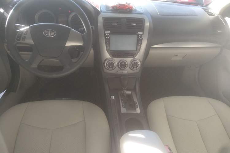 Used Bestune B50 2011 1.6L Automatic Fashion Model Center Console