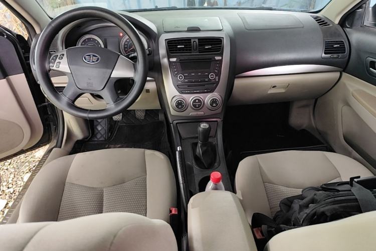 Used Bestune B50 2011 1.6L manual fashion version Center Console
