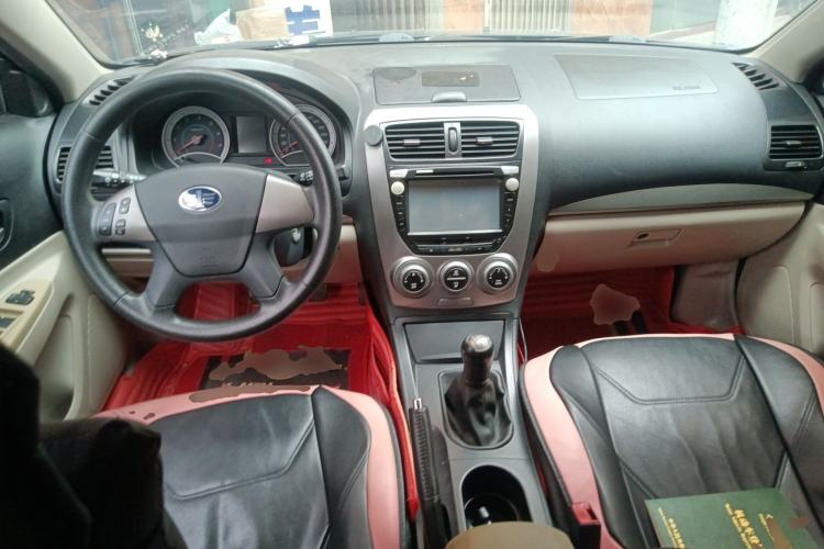 Used Bestune B50 2011 1.6L manual fashion version Center Console