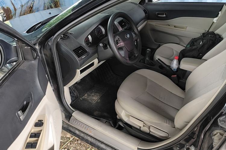 Used Bestune B50 2011 1.6L manual fashion version Driver Seat