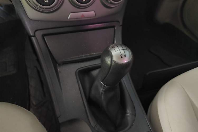 Used Bestune B50 2011 1.6L manual fashion version Gear Lever