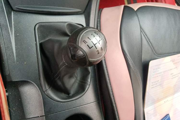 Used Bestune B50 2011 1.6L manual fashion version Gear Lever
