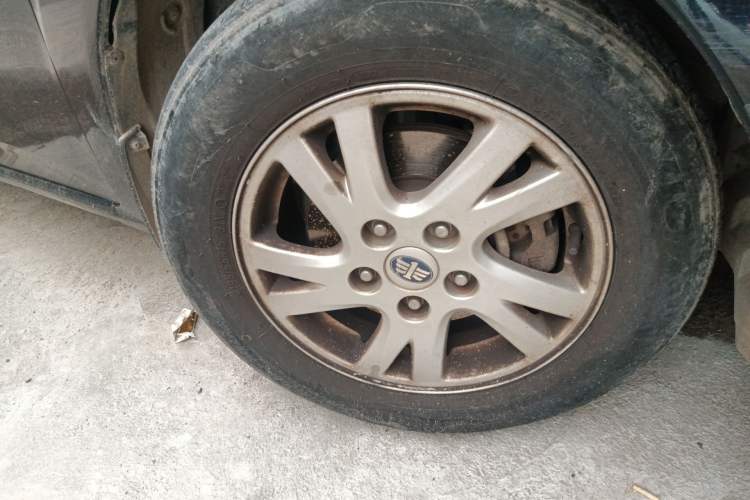 Used Bestune B50 2011 1.6L manual fashion version Right Front Wheel Hub