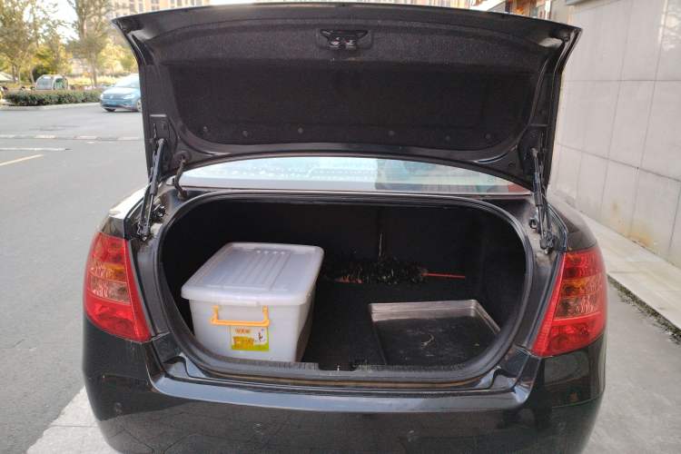 Used Bestune B50 2011 1.6L Automatic Fashion Model Trunk